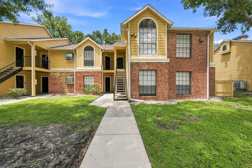 Building Photo - 8630 Mallard Reserve Dr