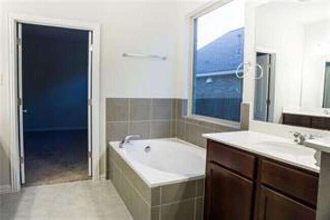 Building Photo - 4021 Gildas Path