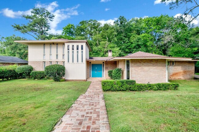 Building Photo - 305 Indian Creek Dr E