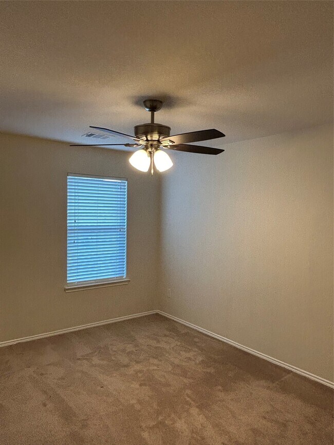 Building Photo - 5327 Stonegate Dr