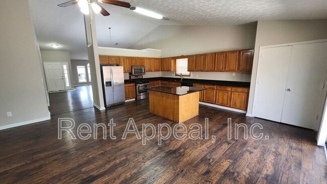 Building Photo - 587 N Shore Rd