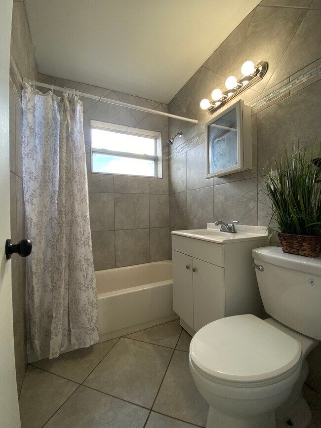 Building Photo - 2901 Garden Terrace NE