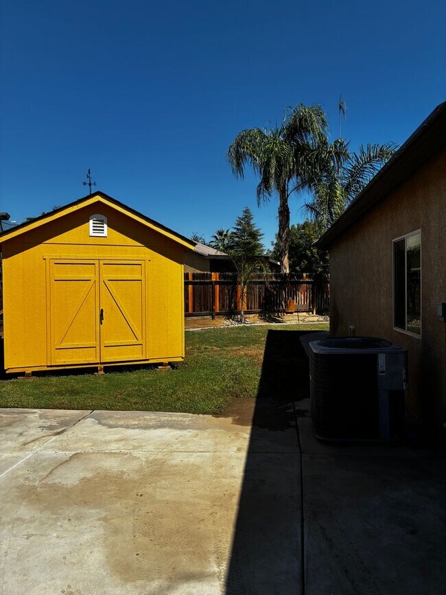 Building Photo - $500 Move-In Special! Furnished 4-Bed Home...