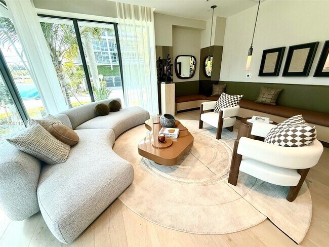 Building Photo - 9901 W Bay Harbor Dr