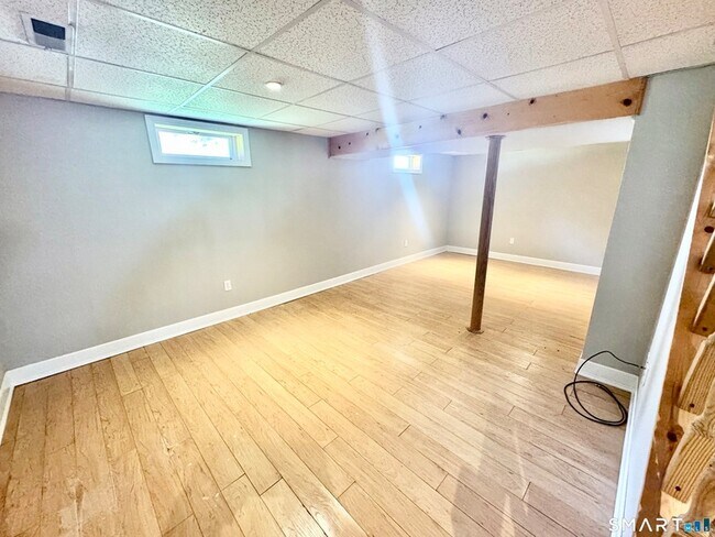 Building Photo - 439 Quinn St