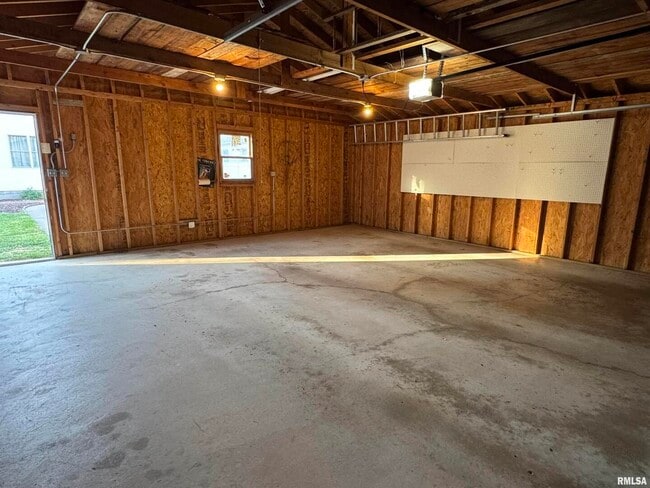 Building Photo - 1020 Brown St