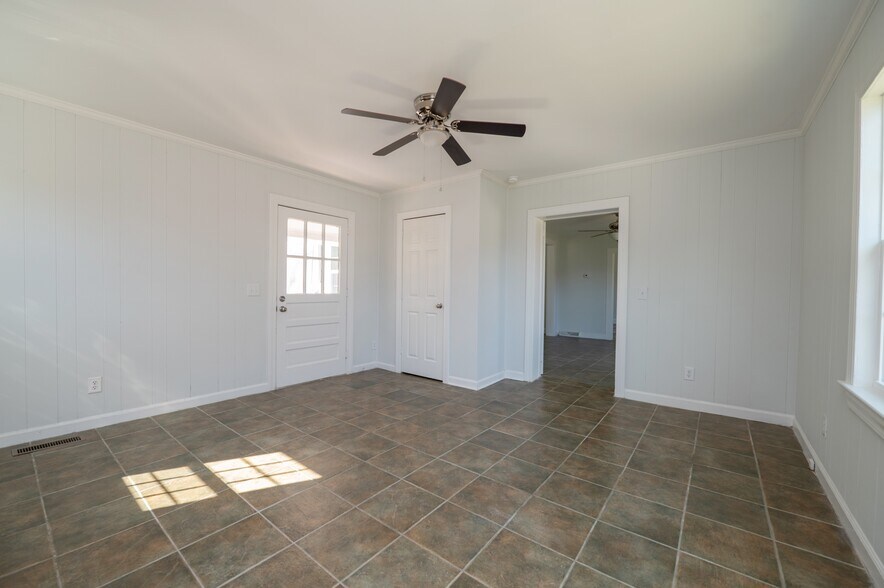 Building Photo - 1473 Briarcliff Dr