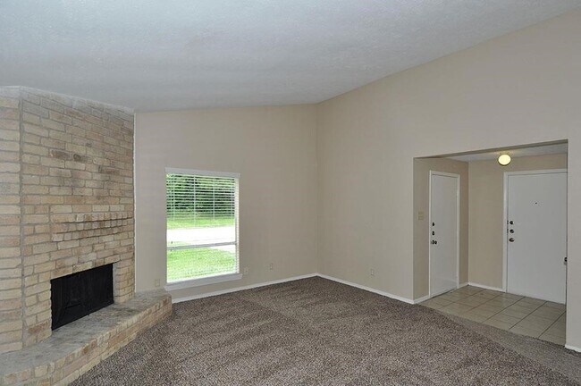 Building Photo - 28302 Doverbrook Dr