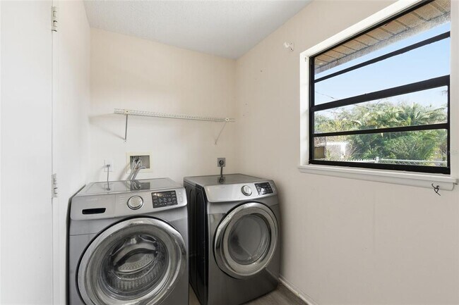 Building Photo - 7284 Sea Mist Dr