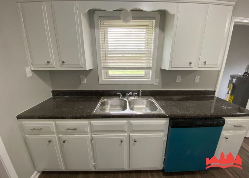 Building Photo - 5303 Villa Del Rey Dr