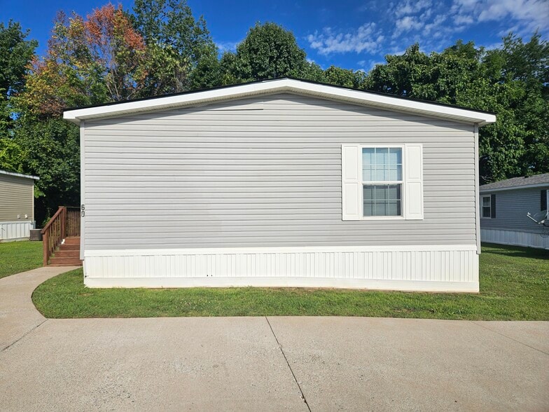 Building Photo - 60 Lynnwood Cir