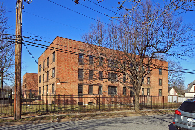 Primary Photo - Twin Oaks Apartments