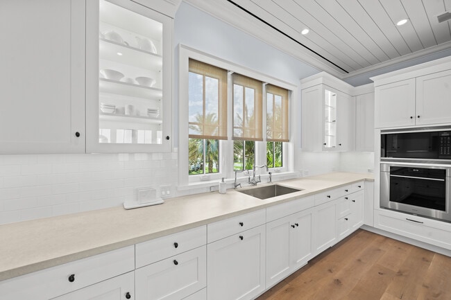 Building Photo - 5525 Jimmy Buffett Mem Hwy