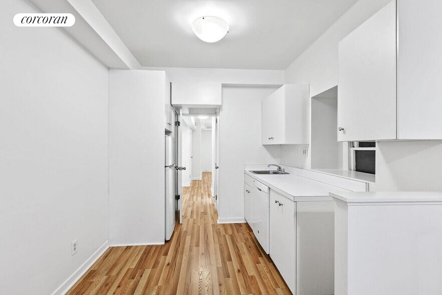 Building Photo - 58 Perry St