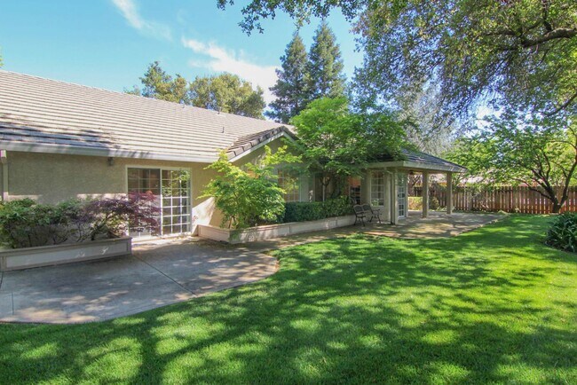 Building Photo - Beautifully Remodeled 4 Bedroom Home!