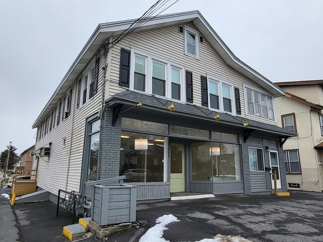 Building Photo - 372 S Midler Ave