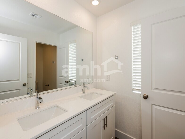 Building Photo - 9474 Aldersyde Dr