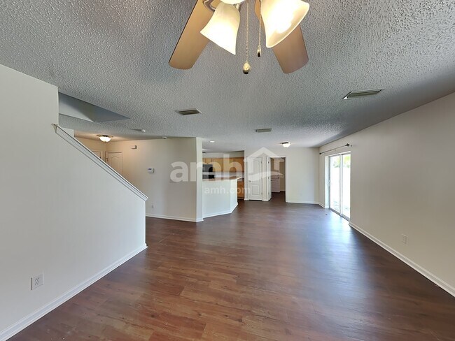 Building Photo - 41 Rose Dr