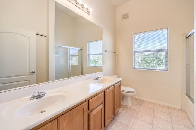 Building Photo - Lovely 3-Br Condo in a Guard Gated Community in the Southwest Area