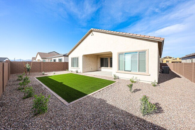 Building Photo - 4 Bedroom Home in Asante Community