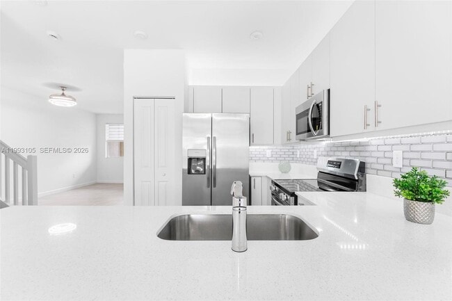 Building Photo - 2425 SE 28th Dr