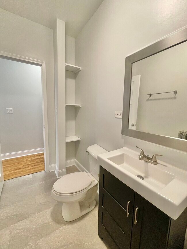 Building Photo - 5461 S Everett Ave