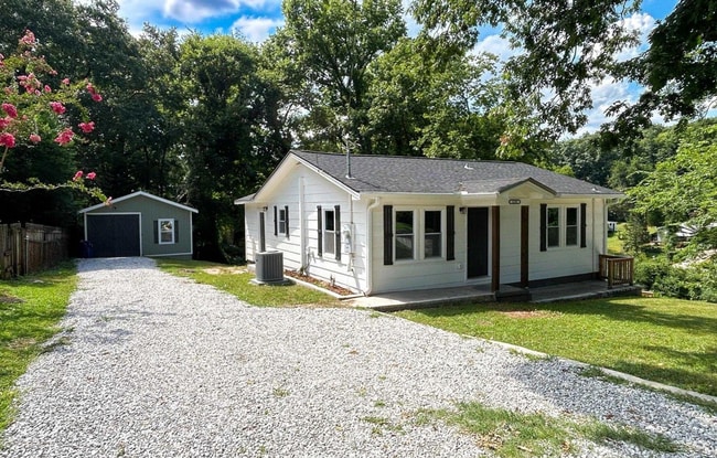 Building Photo - Modern 2BR/1.5BA Property with Renovated Interior and Unique Bonus Spaces