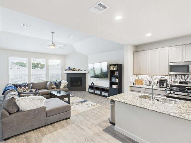 Building Photo - 11823 Maple Oak Dr