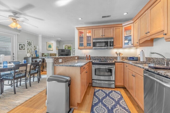 Building Photo - North End