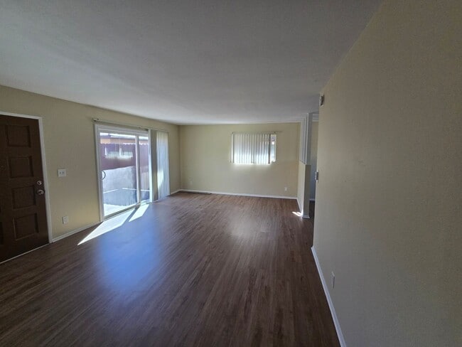 Building Photo - 341 Woodland Pl