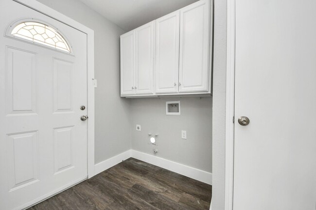 Building Photo - 15423 Ridingwood Dr