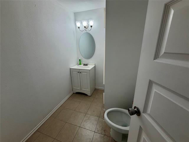 Building Photo - 2303 Deer Path Dr