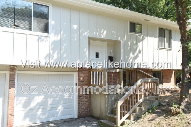 Building Photo - 5521 Perry Ln