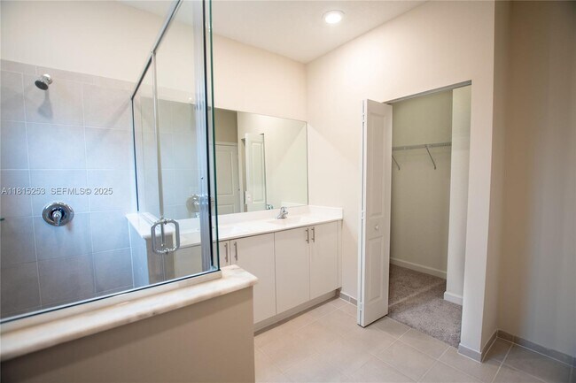 Building Photo - 1336 SE 26th Ter