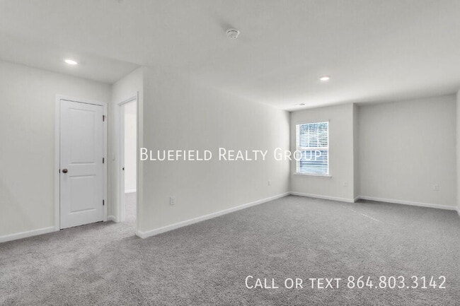 Building Photo - 380 Fenwick Dr