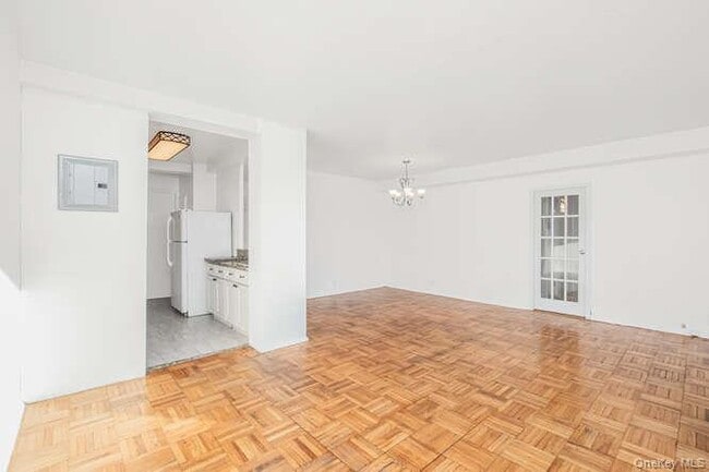 Building Photo - 6 Fordham Hill Oval