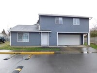 Building Photo - 3Bd/2.5Ba Two Story House - Available Soon!