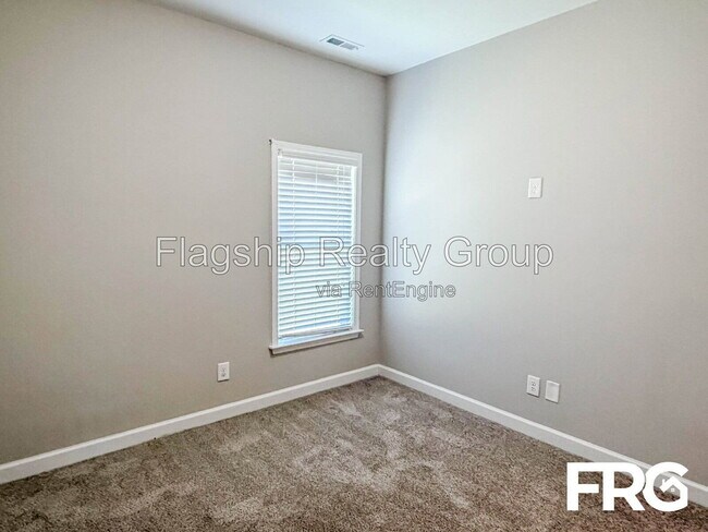 Building Photo - 103 Rolling Knoll Ct