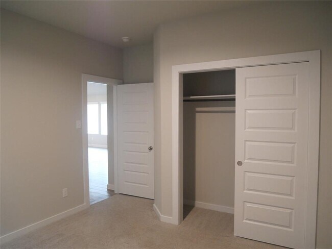 Building Photo - 2722 Oakleaf Ash Ln