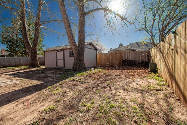 Building Photo - 3 Bed 1.5 Bath in Carl Albert School District