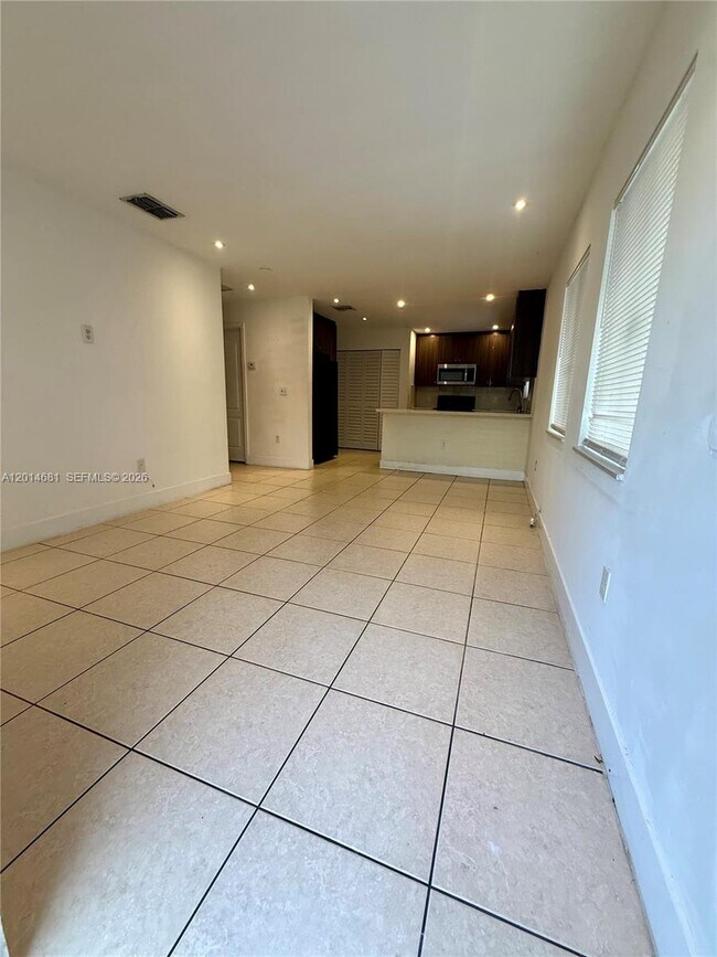 Building Photo - 1270 NW 39th St
