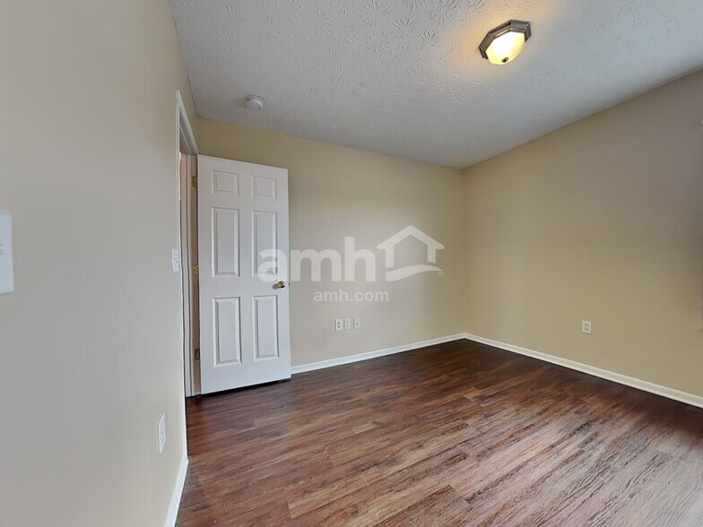 Building Photo - 918 Kreider Ct