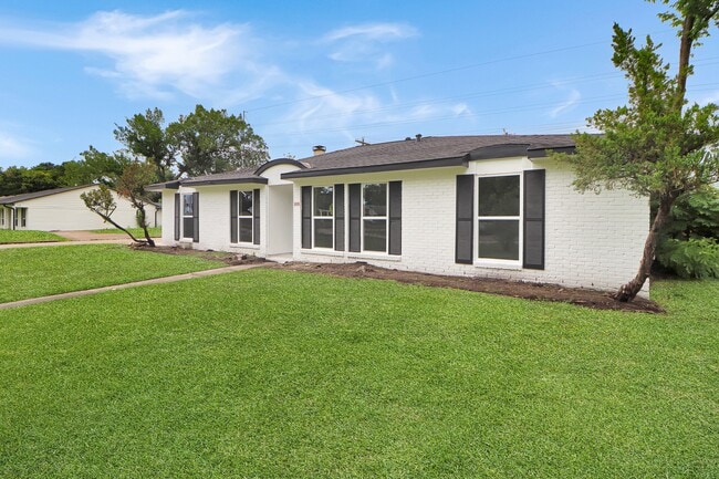 Building Photo - 6014 Willowbend Blvd