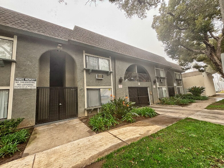 Building Photo - 216 Cypress Ave