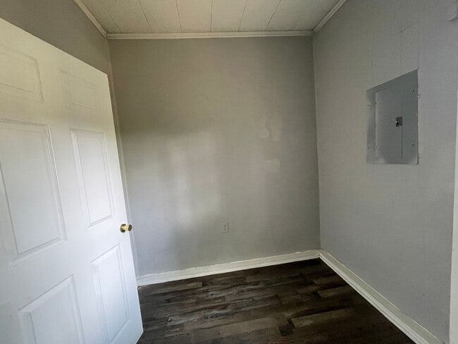 Building Photo - 4-BEDROOM + BONUS ROOM - Beautiful, Shady Residential Area