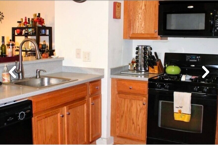 Building Photo - 200 W Elm St