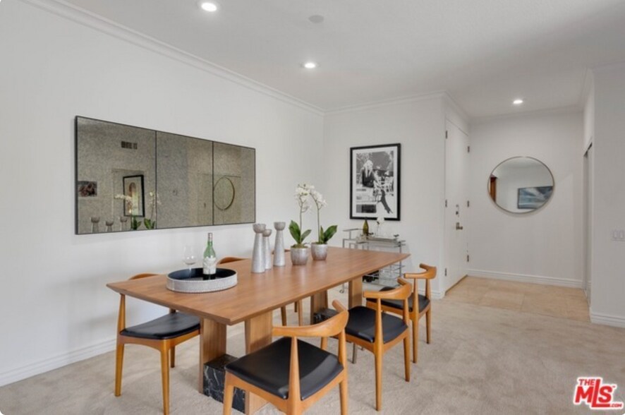 Dinning area - 612 S Barrington Ave