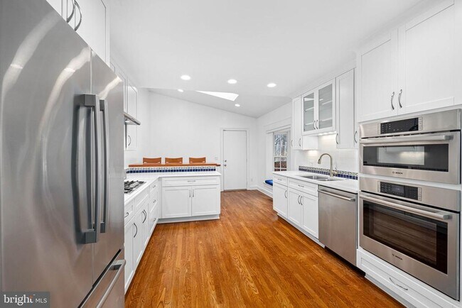 Building Photo - 4049 Mansion Dr NW