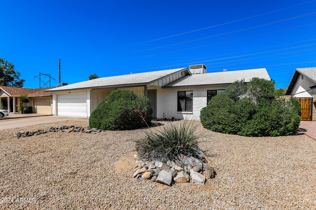 Primary Photo - 12022 S Mandan St