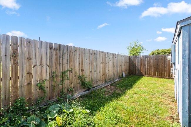 Building Photo - 17415 Ranch Country Rd